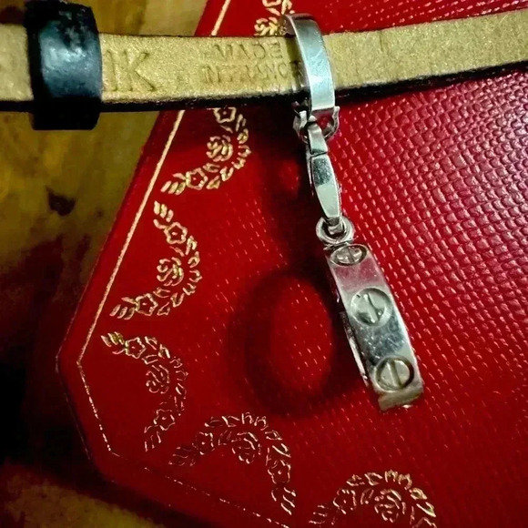 RARE CARTIER 18k WHITE GOLD BUCKLE ON CARTIER LEATHER CHARM BRACELET. 3 CHARMS - Picture 8 of 11